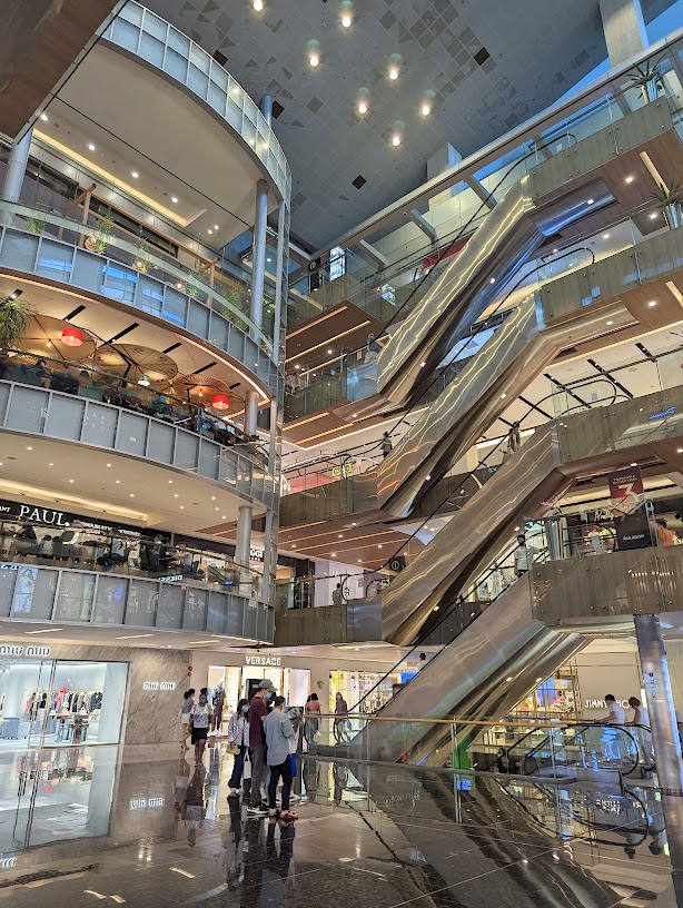 パラゴン　Paragon Shopping Centre